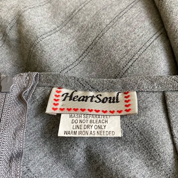 Heart soul Floral Embroidered Women's A line Skirt Grey and Pink trim Sz L - Picture 5 of 6